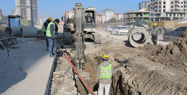 GÜRKAN, ABDİ İPEKÇİ CADDESİ’NDEKİ ALTYAPI ÇALIŞMALARINI YERİNDE İNCELEDİ