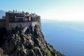 Mt. Athos 4.7 depremle sallandı