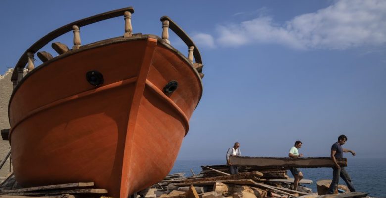 Yunan geleneksel ahşap tekne yapımcıları azalan bir zanaat