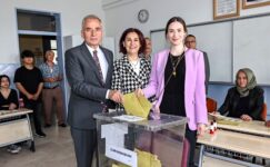 Başkan Zolan oyunu ailesi ile kullandı