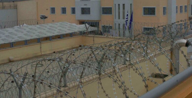 Hapishane konseyi eski Altın Şafak milletvekilini düzensiz aramalardan temize çıkardı