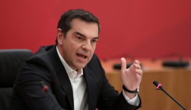 Hükümet, Tsipras’ın telefon dinleme referansına omuz silkti