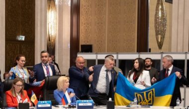 Ukrayna delegesi Ankara’daki Karadeniz milletleri meclisinde Ruslara yumruk attı