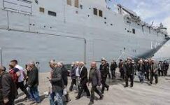 TCG Anadolu, İzmir’e demirledi, ziyaretçi akınına uğradı