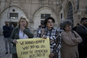 Kudüs’ün ihtilaflı Eski Şehir bölgesinde, küçülen Ermeni topluluğu arazi anlaşmasından sonra yerinden edilmekten korkuyor