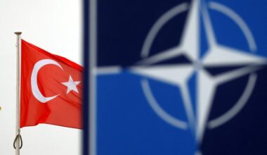 NATO Türkiye’ye İsveç’in üyeliğini onaylaması için baskı yapıyor