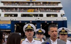 Nakliye bakanı, uzun hafta sonu göçü için Pire limanını ziyaret etti
