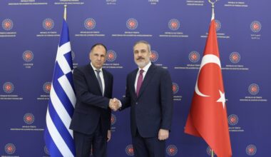 Türk ve Yunan dışişleri bakanları müzakereleri canlandırma ve ‘yeni yaklaşımlar’ arama konusunda anlaştı Türk ve Yunan dışişleri bakanları müzakereleri canlandırma ve ‘yeni yaklaşımlar’ arama konusunda anlaştı