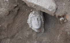 Defne taçlı Apollon başı ortaya çıkarıldı