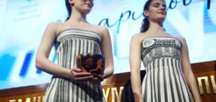 Olimpiyat Meşalesi kostümleri kamuoyunu böldü