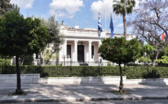 Yunanistan, Ortadoğu geriliminin arttığı bir dönemde gelişmeleri izliyor