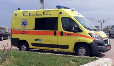 Ağacın altında kalan kişi ağır yaralandı