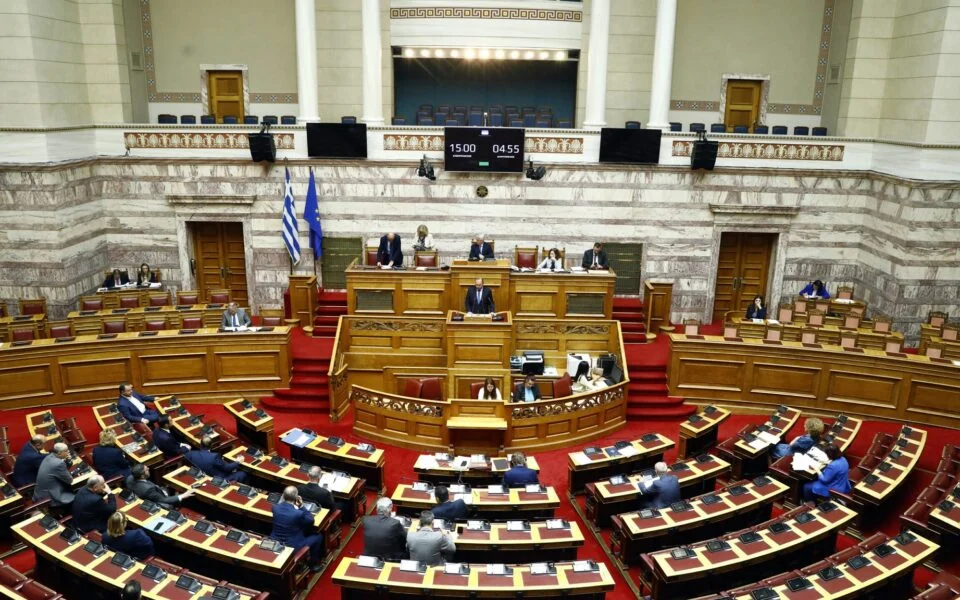 Hükümet sözcüsü, aşırı sağcı milletvekillerinin ihraç edilmesinin ardından parlamento çoğunluğunun artık 149 olduğunu söyledi