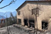 Corinthia bölgesindeki orman yangını, hasar tespitinin başlamasıyla birlikte evleri yok etti