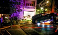 SUV’nin Atina’daki bir restorana çarpması sonucu 12 kişi yaralandı