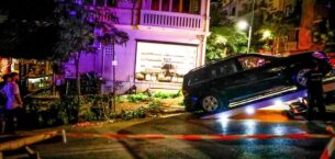 SUV’nin Atina’daki bir restorana çarpması sonucu 12 kişi yaralandı