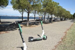 Selanik, e-scooter kaosuna karşı sert önlemler alıyor
