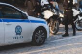 Polis, turist otobüslerini kullanan uzun süredir devam eden kaçakçılık çetesini çökertti