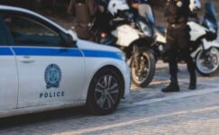 Polis, turist otobüslerini kullanan uzun süredir devam eden kaçakçılık çetesini çökertti