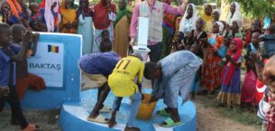 UHVED Derneği, Çad’da Umudu Yeşertiyor: Su Kuyuları, Yetim Sofraları ve Manevi Destekler Sürüyor UHVED Derneği, Çad’da Umudu Yeşertiyor: Su Kuyuları, Yetim Sofraları ve Manevi Destekler Sürüyor