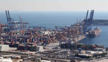 Atina, ABD-Çin rekabetinin ortasında kaldı