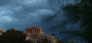 Atina’da yemek, manzara ve yaz esintileri için muhteşem çatı katları