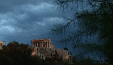 Atina’da yemek, manzara ve yaz esintileri için muhteşem çatı katları