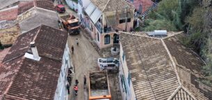 Bir sonraki fırtına öncesinde kuzeybatıdaki fırtına hasarını onarmak için yarışa devam