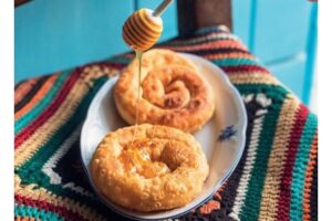 Girit’in ‘bükülmüş’ tatlı ve tuzlu sarikopites turtaları