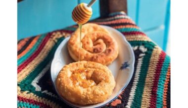 Girit’in ‘bükülmüş’ tatlı ve tuzlu sarikopites turtaları