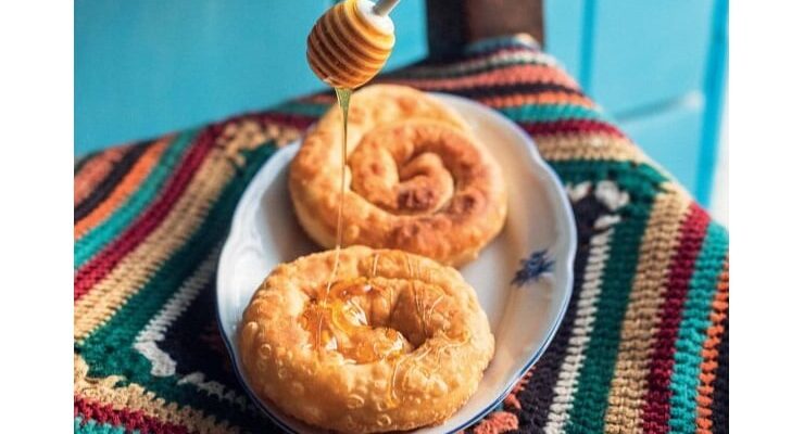 Girit’in ‘bükülmüş’ tatlı ve tuzlu sarikopites turtaları