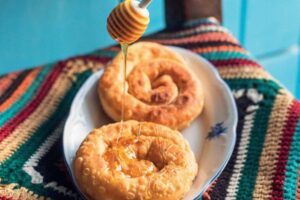Sarikopites nasıl yapılır: Girit tatlı ve tuzlu spiral turtaları