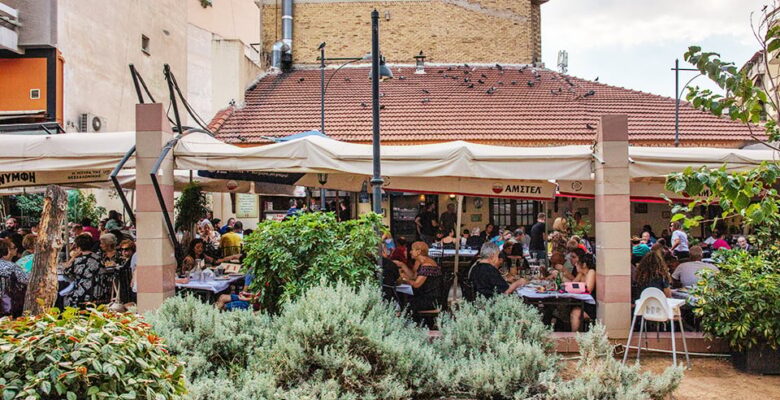 Don Atina’da yemek yiyor: Tzimis, Vyronas