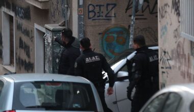 Atina merkezinde şüpheli bir cismin bulunmasının ardından trafik kısıtlamaları uygulandı