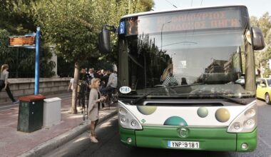 Atina’daki bir ulaşım şirketi şoför bulmakta zorlanıyor