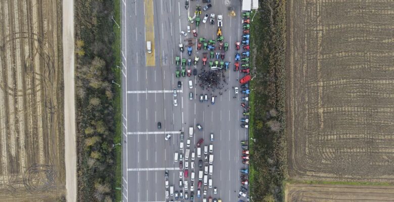 Çiftçilerin protestoları üçüncü haftasına girdi