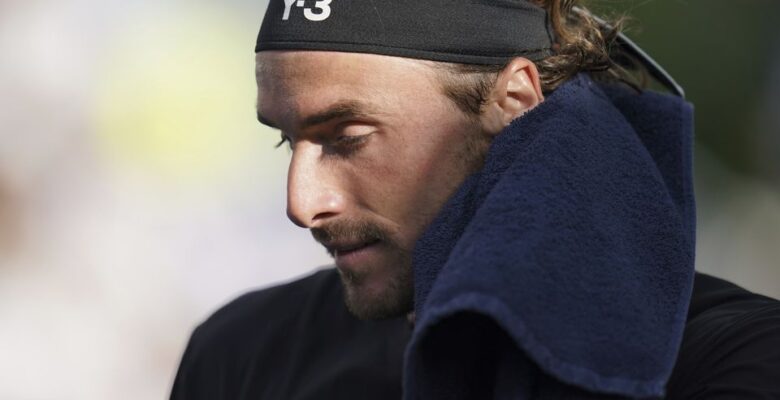 Tsitsipas, sakatlıklarla dolu bir sezonun ardından 2026’da yeni bir başlangıç ​​hedefliyor