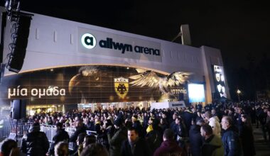 AEK taraftarı stadyum dışında meşale yaktıktan sonra parmağını kaybetti