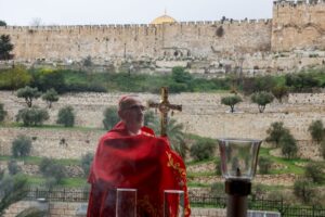 Yunanistan, Katolik liderlerin Kudüs’teki kilisede Paskalya öncesi Pazar ayinini kutlamalarının engellenmesinin ardından endişelerini dile getirdi