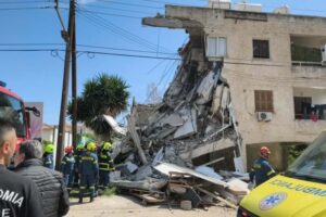 Kıbrıs’ta bina çökmesi sonrası kurtarma çalışmaları sürüyor