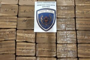 Rodos sahillerine 43 kilo esrarın vurmasının ardından yetkililer sahilleri gözetim altına aldı