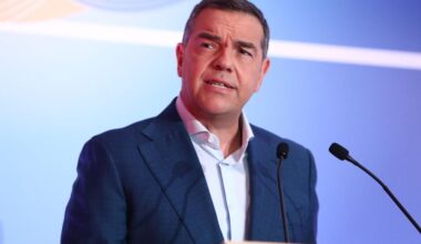 Tsipras, solu yeniden kazanma çabasıyla krizi yeniden gündeme getiriyor