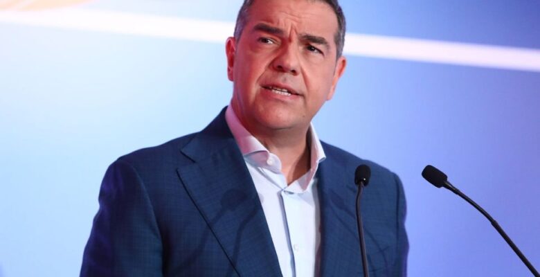 Tsipras, solu yeniden kazanma çabasıyla krizi yeniden gündeme getiriyor