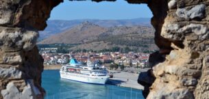 Yolcu gemileri çalkantılı sulara girdi