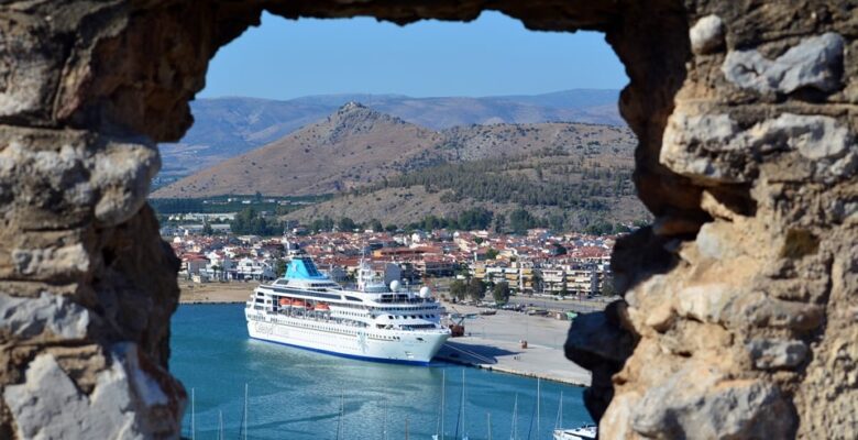 Yolcu gemileri çalkantılı sulara girdi