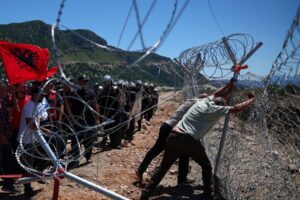 Arnavut köylüler, Kushner projesinin tartışmalı arazide geliştirildiğini söylüyor